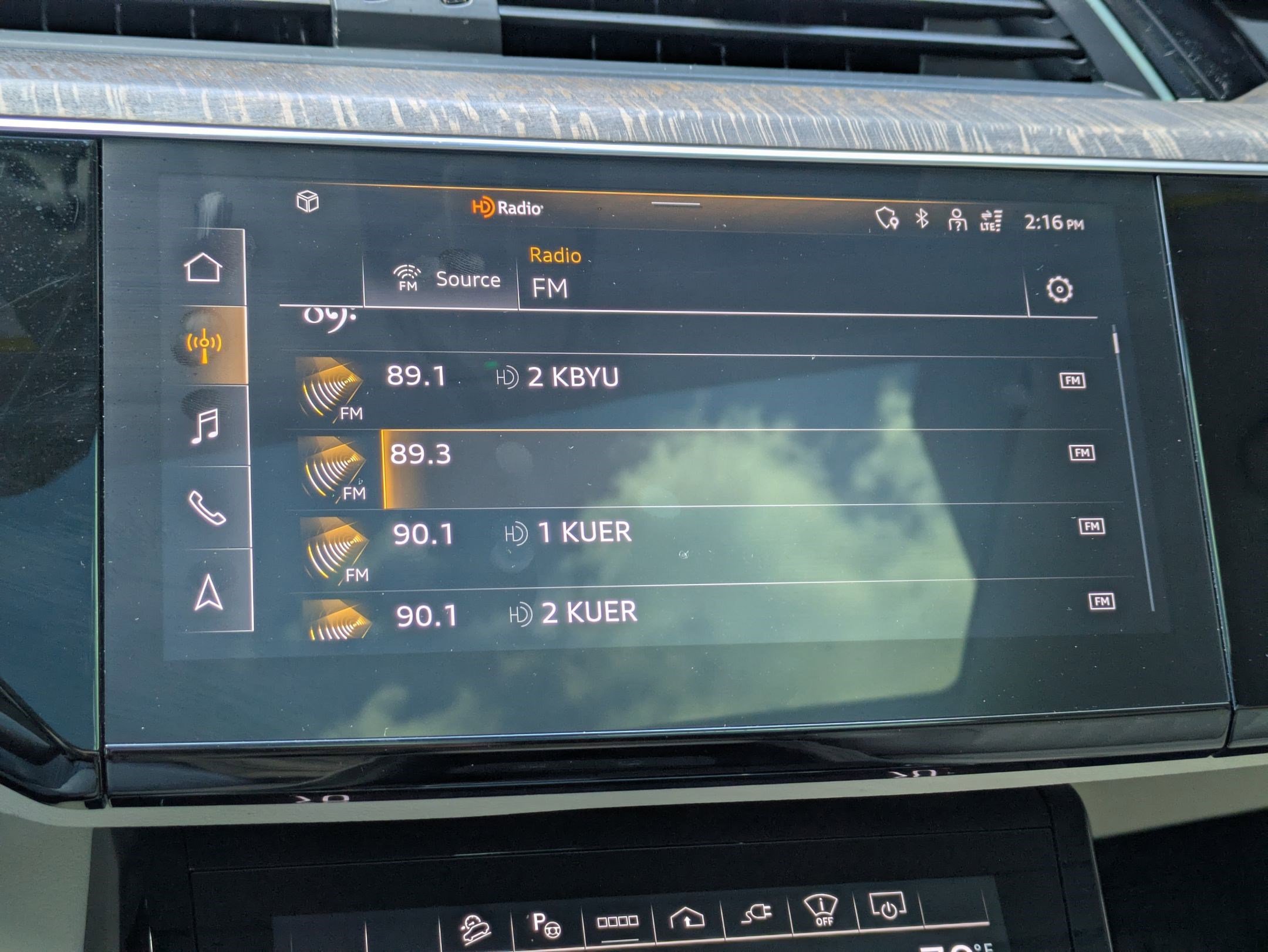 Used 2024 Audi Q8 e-tron Prestige w/ Prestige Package image 18