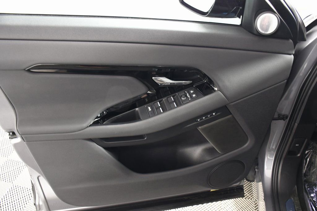 Certified 2025 Land Rover Range Rover Evoque Dynamic SE image 14