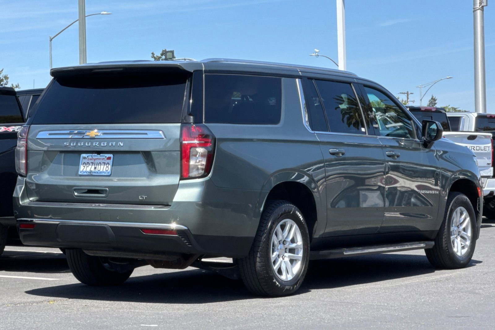 Used 2023 Chevrolet Suburban LT AWD/4WD image 5