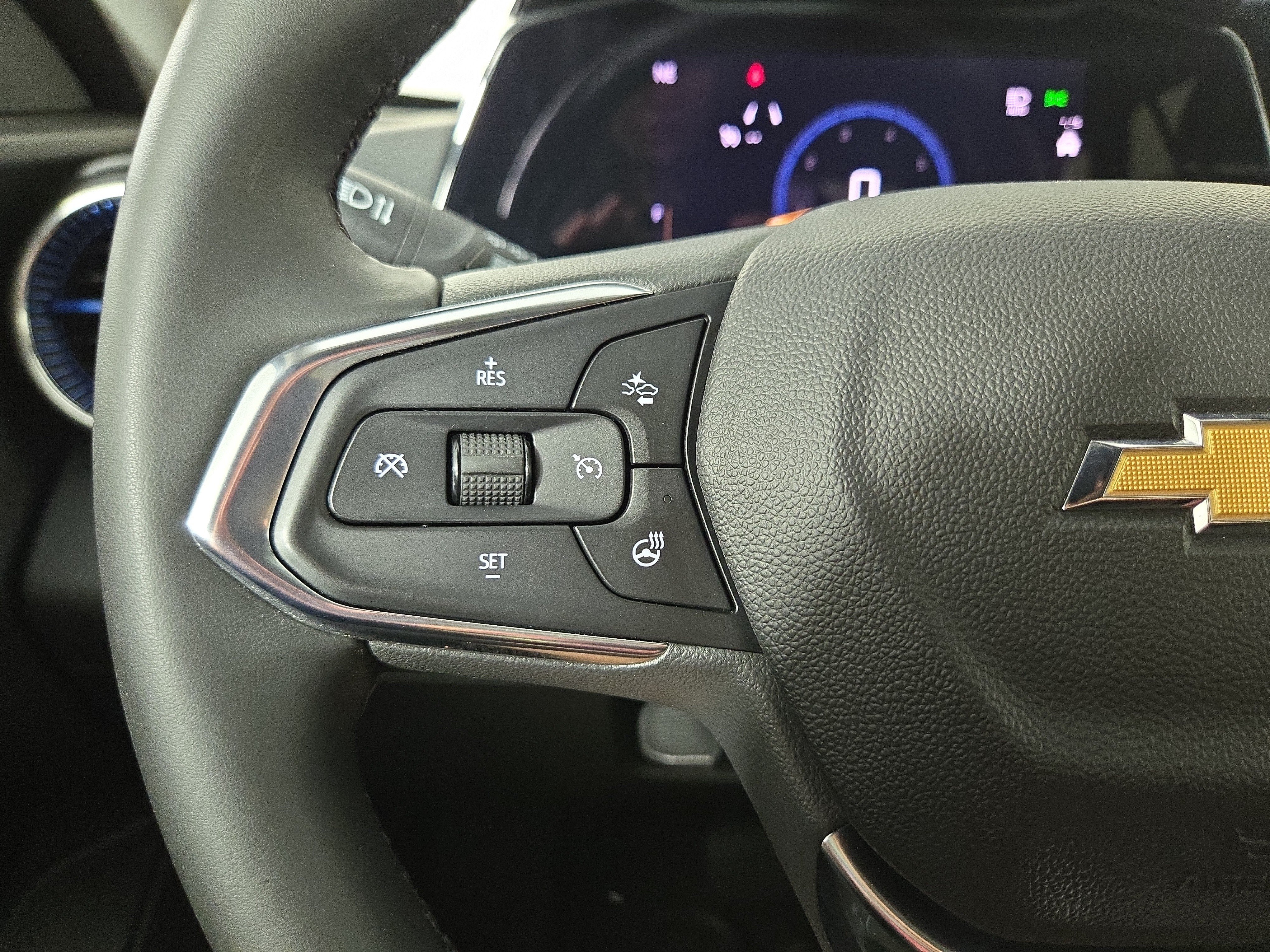 Used 2025 Chevrolet Trax LT w/ LT Convenience Package FWD image 15