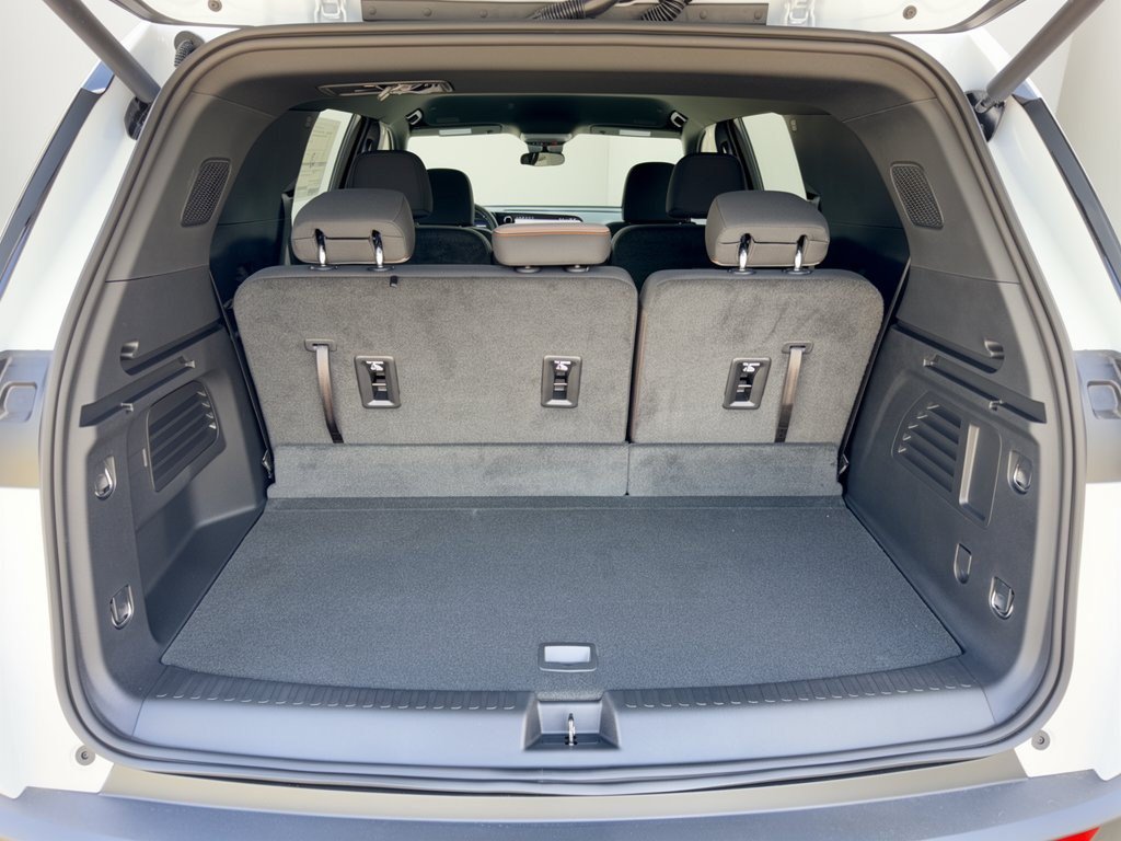 New 2027 Chevrolet Traverse LT FWD image 28