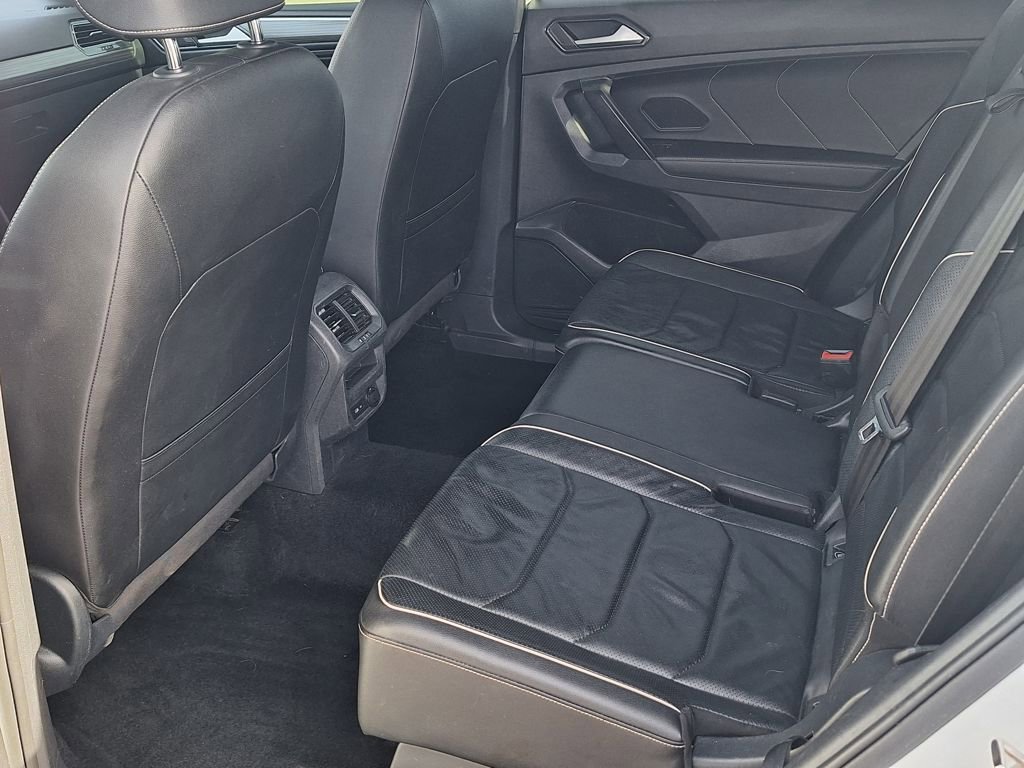 Used 2022 Volkswagen Tiguan SEL R-Line image 12