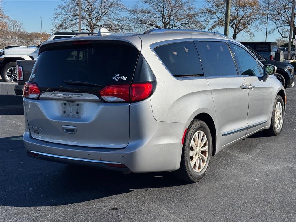 Used 2018 Chrysler Pacifica Touring-L Plus w/ Advanced Safetytec Group image 3