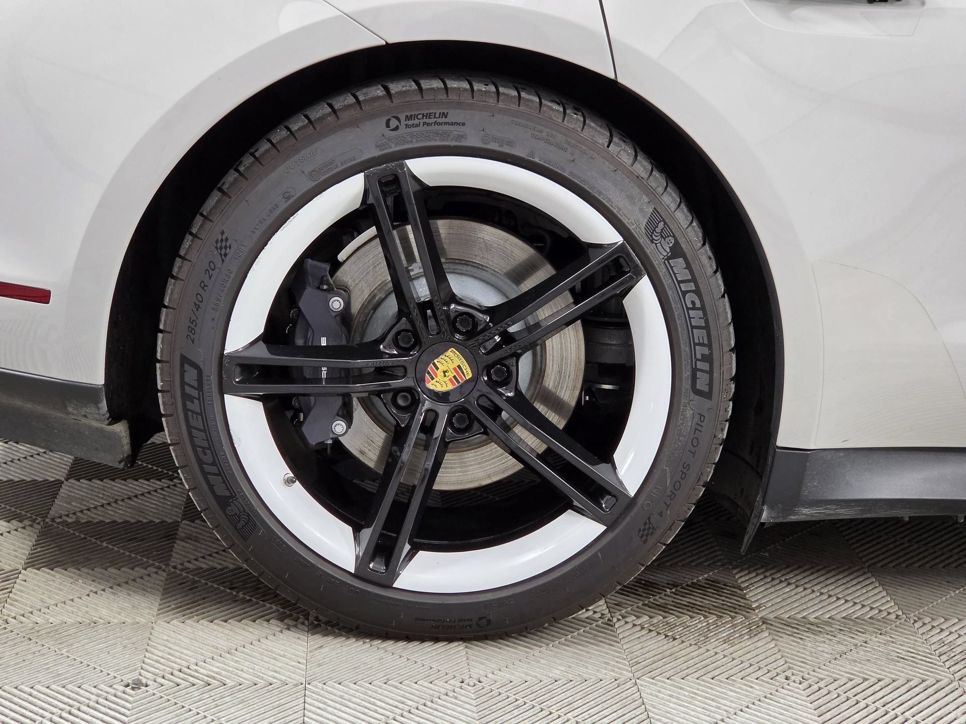 Used 2022 Porsche Taycan RWD image 9