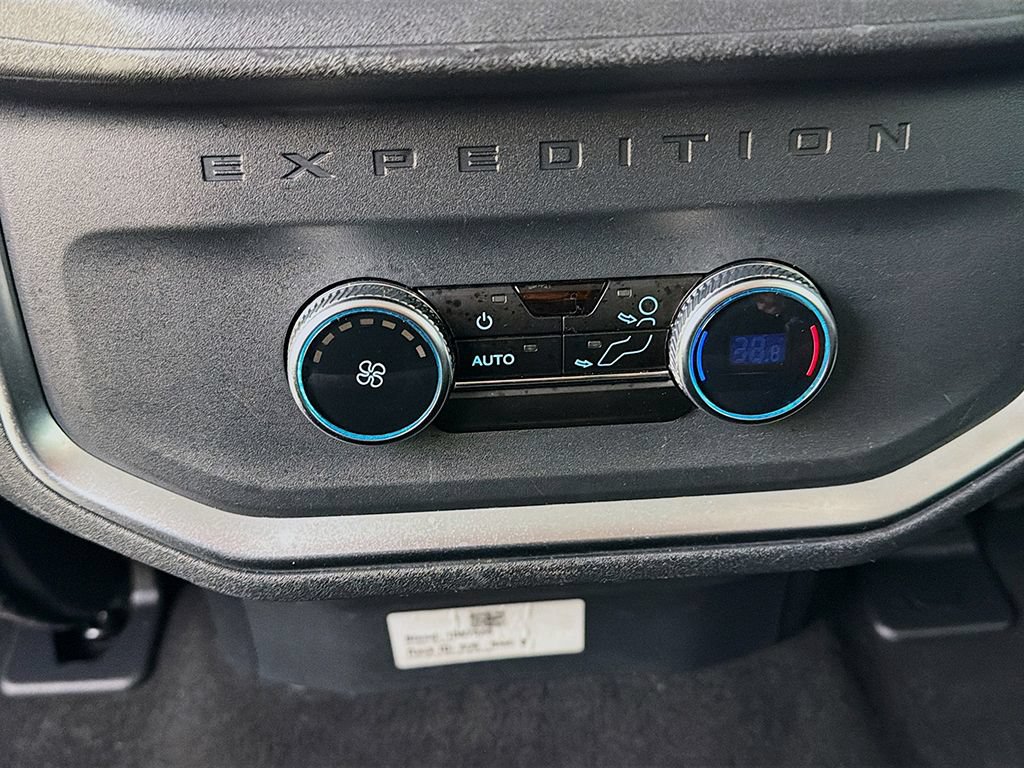 Used 2025 Ford Expedition Active AWD/4WD image 39