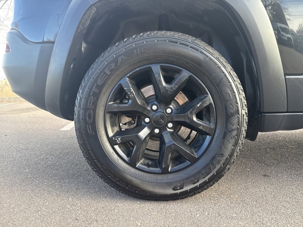 Used 2016 Jeep Cherokee Trailhawk w/ Comfort/Convenience Group image 35