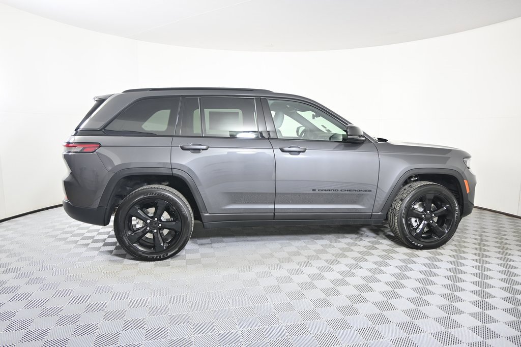 New 2025 Jeep Grand Cherokee Altitude image 7