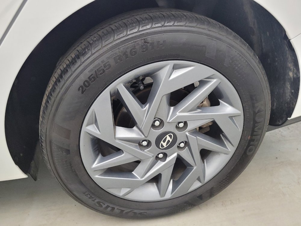 Used 2024 Hyundai Elantra SEL FWD image 31