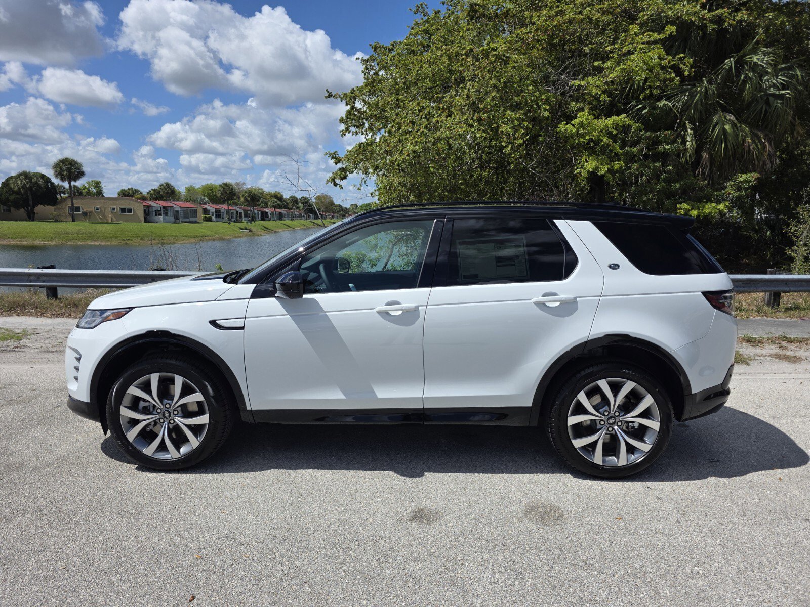 New 2026 Land Rover Discovery Sport Landmark image 7