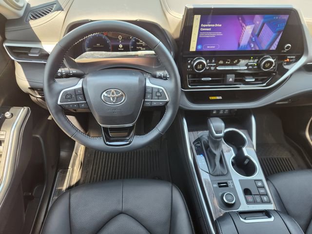 Certified 2025 Toyota Highlander Platinum AWD/4WD image 27