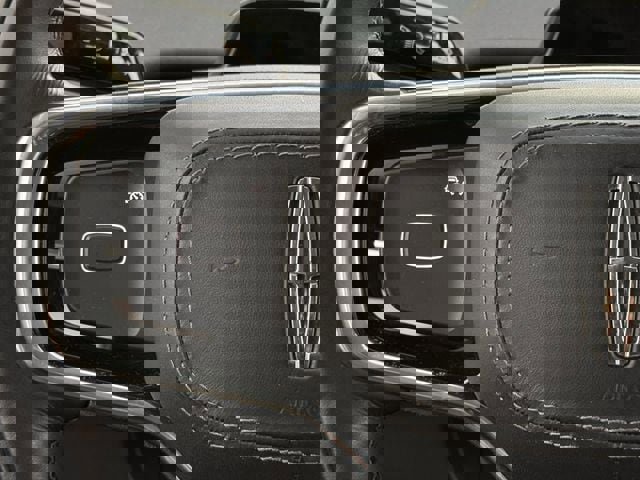 Used 2025 Lincoln Navigator Reserve image 13