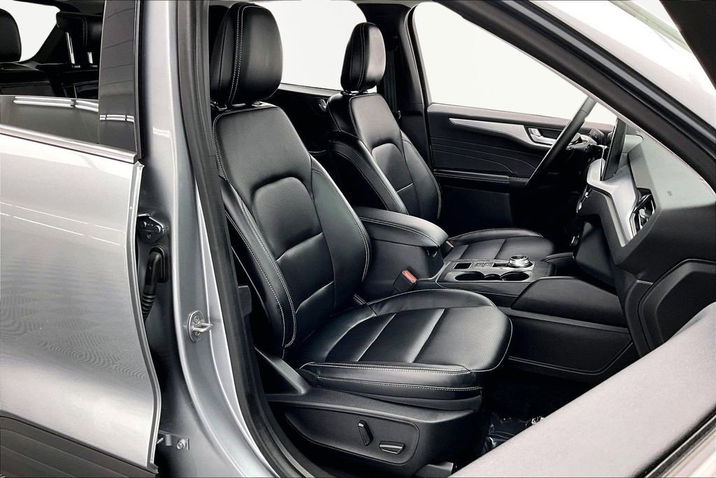 Used 2023 Ford Escape Platinum image 7
