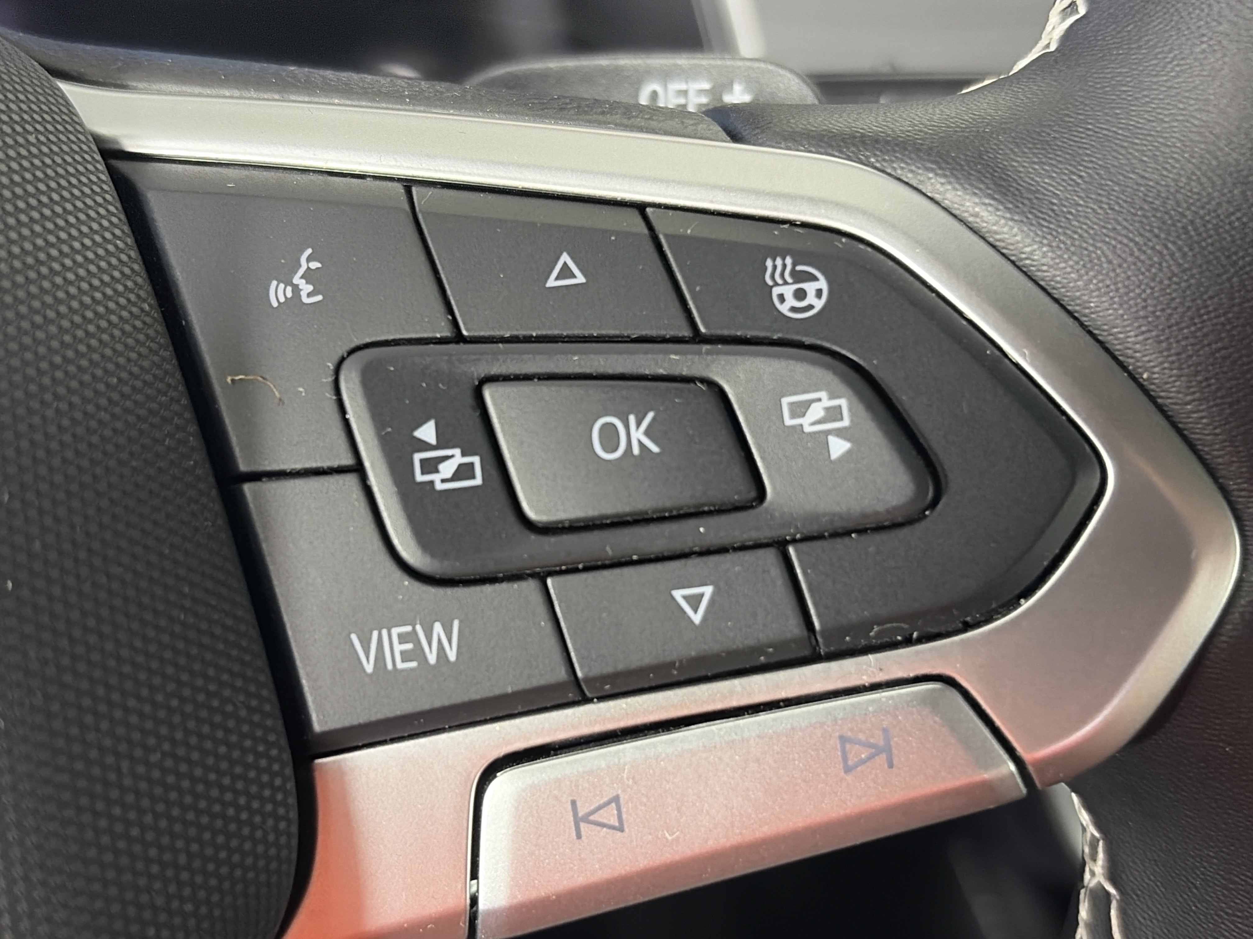 Used 2026 Volkswagen Atlas Cross Sport SE w/ Panoramic Sunroof Package AWD/4WD image 37
