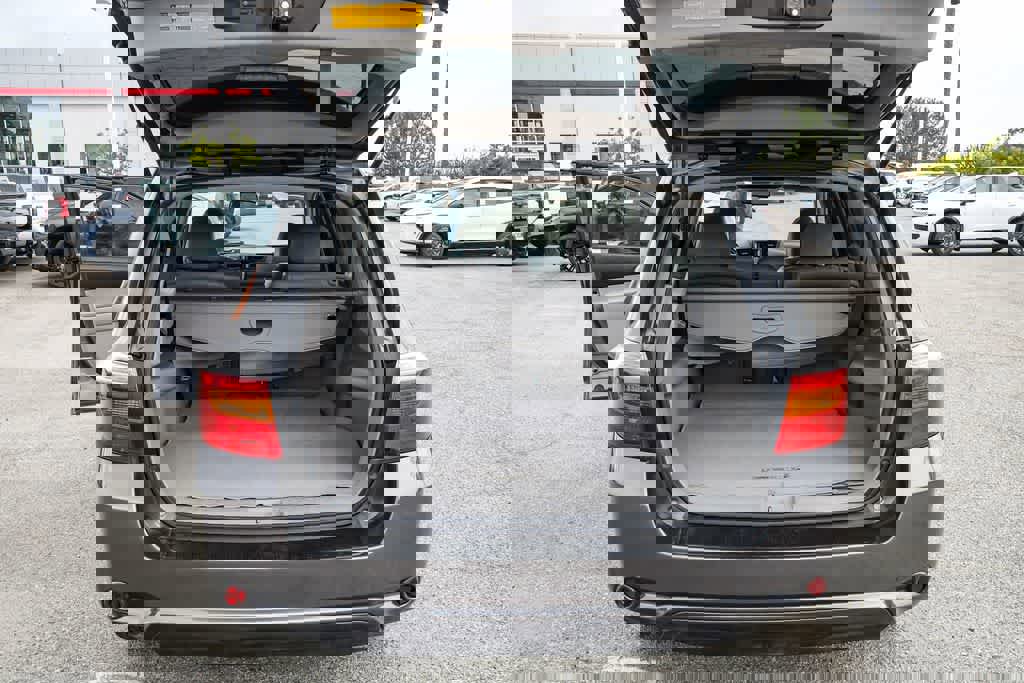 Used 2010 Toyota Highlander Limited image 25