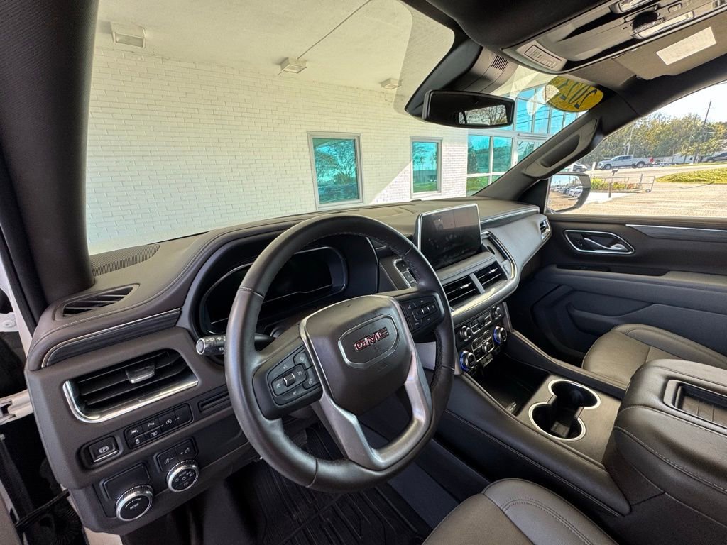 Used 2023 GMC Yukon SLT w/ SLT Luxury Package image 14