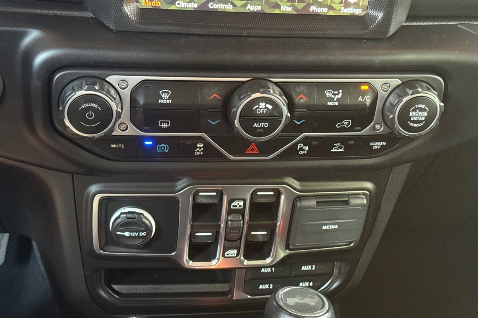 Used 2023 Jeep Wrangler Unlimited Sahara AWD/4WD image 21