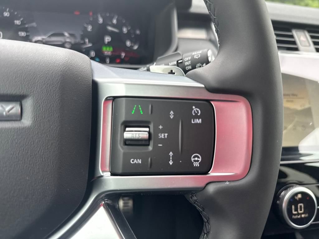 New 2025 Land Rover Discovery Dynamic SE image 21