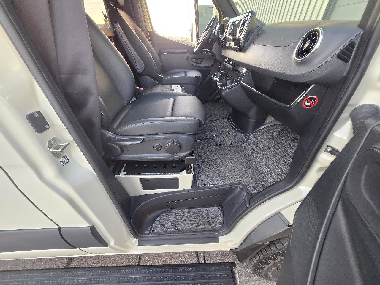 Used 2020 Mercedes-Benz Sprinter 2500 image 8