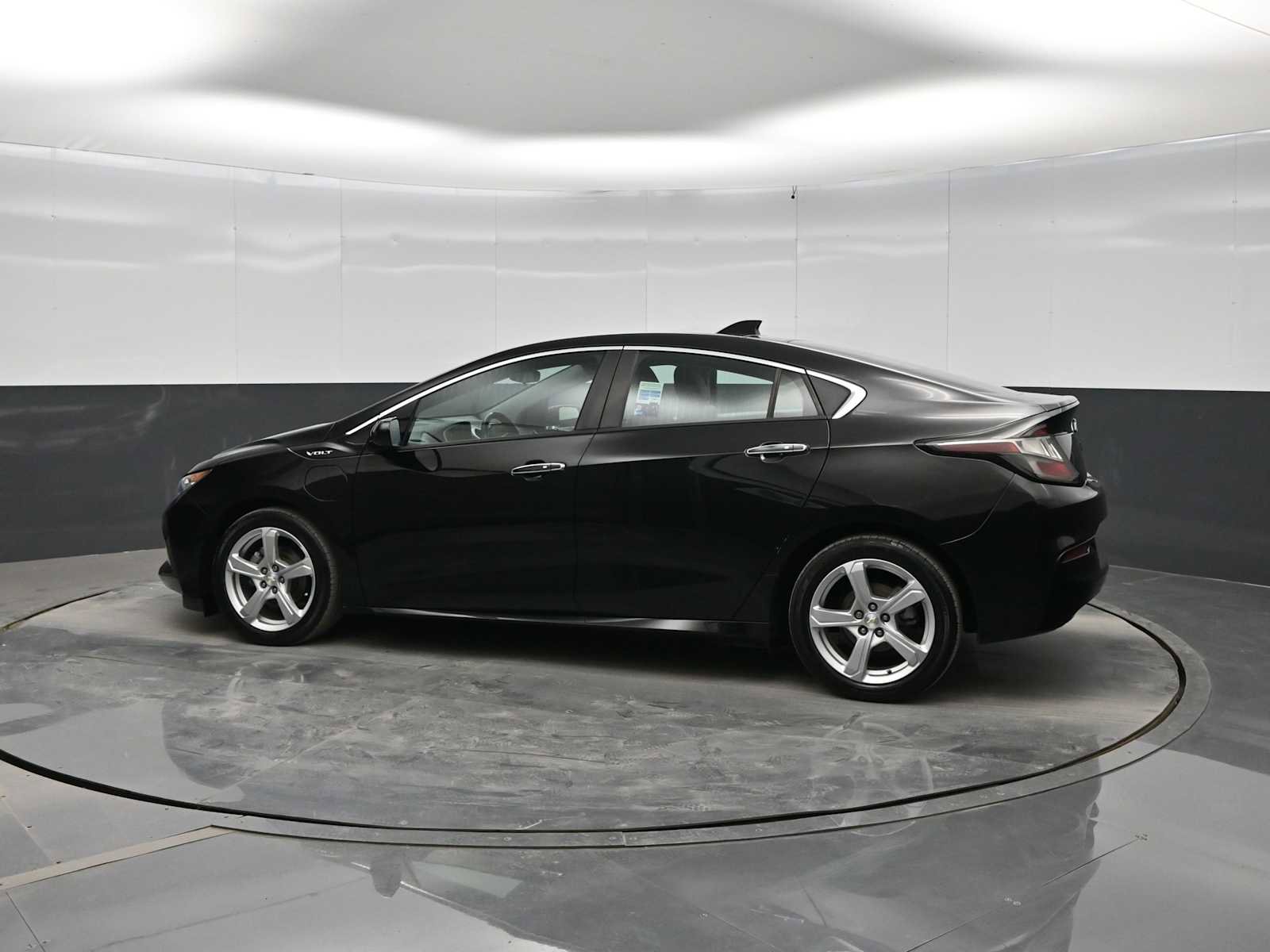 Used 2018 Chevrolet Volt LT w/ Comfort Package FWD image 5