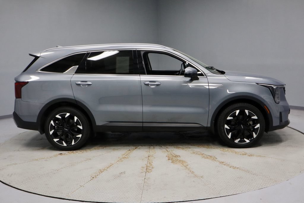 Used 2025 Kia Sorento EX FWD image 13