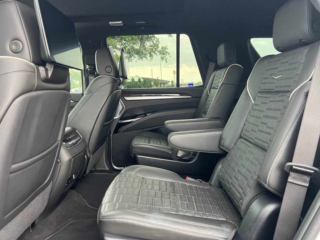 Used 2025 Cadillac Escalade Sport Platinum w/ LPO, ONYX Package AWD/4WD image 5