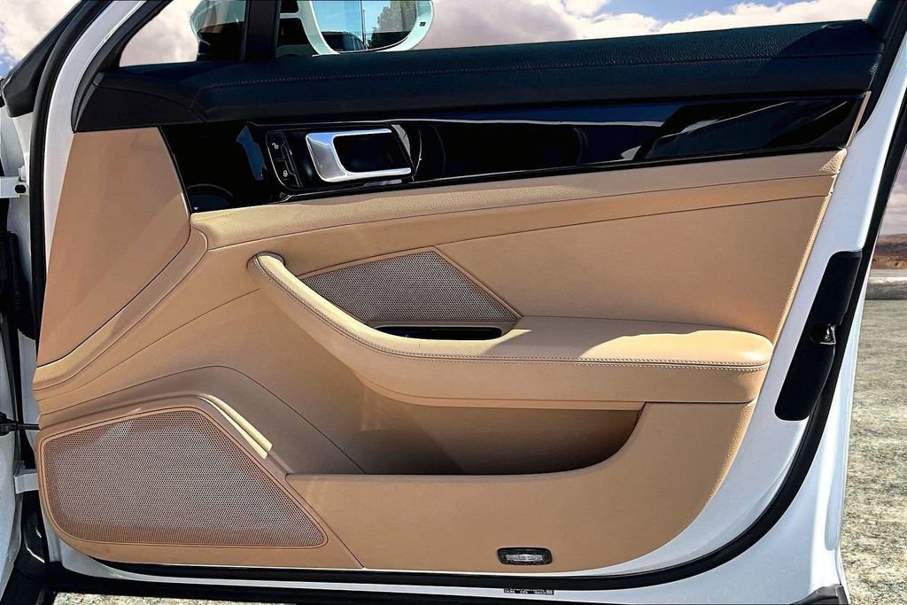 Used 2018 Porsche Panamera 4 image 28