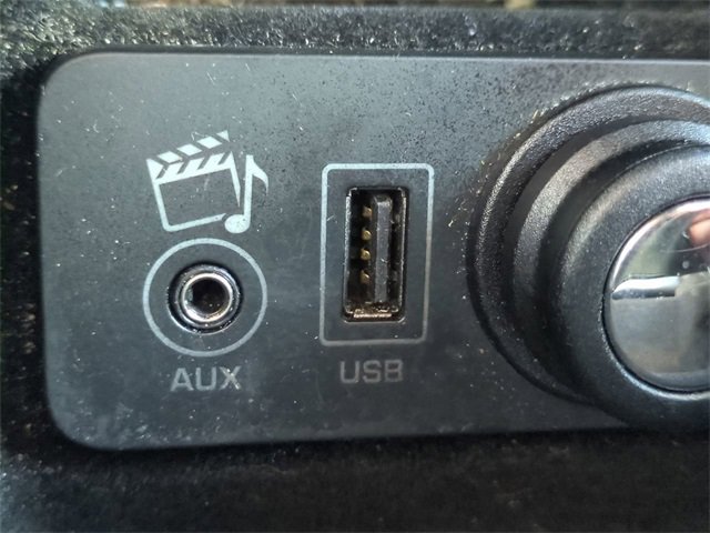 Used 2013 Jaguar XJ L Portfolio image 22