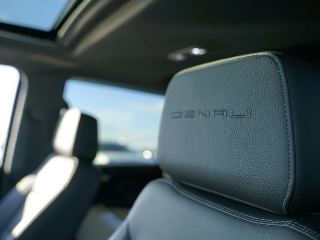 Used 2022 GMC Sierra 2500 Denali w/ Denali Black Diamond Edition image 28