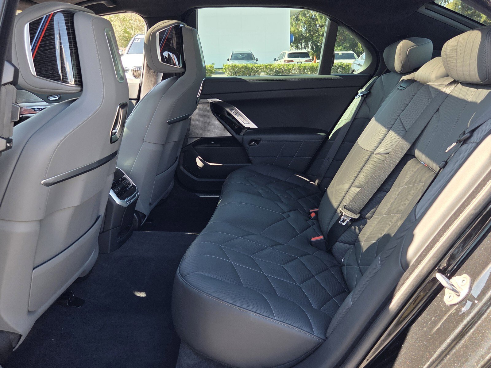 Used 2024 BMW 760i xDrive w/ Executive Package image 11