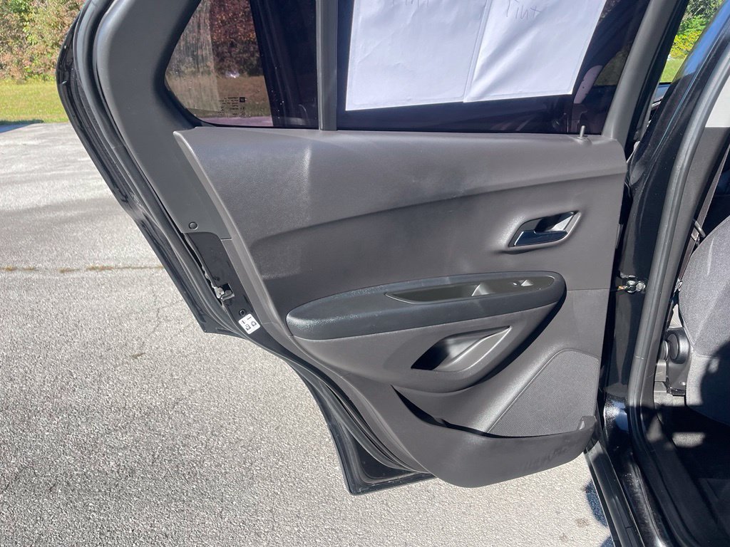 Used 2020 Chevrolet Trax LS FWD image 15