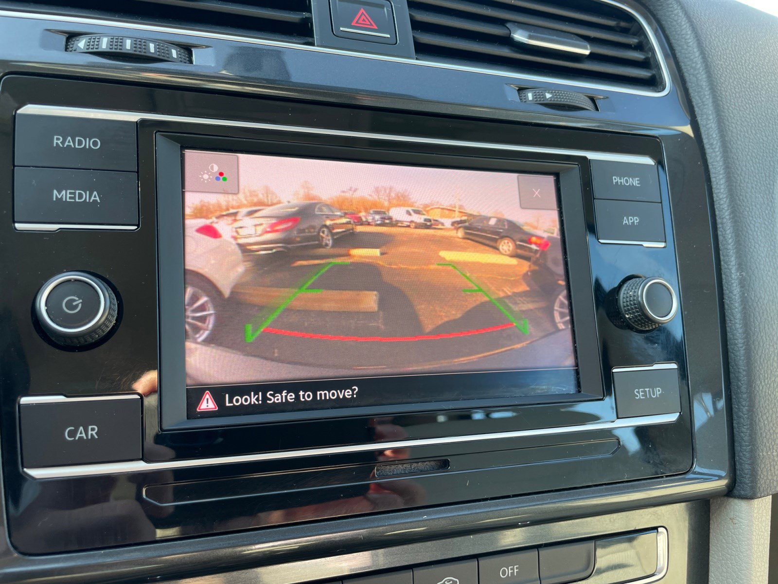 Used 2018 Volkswagen Golf S image 18