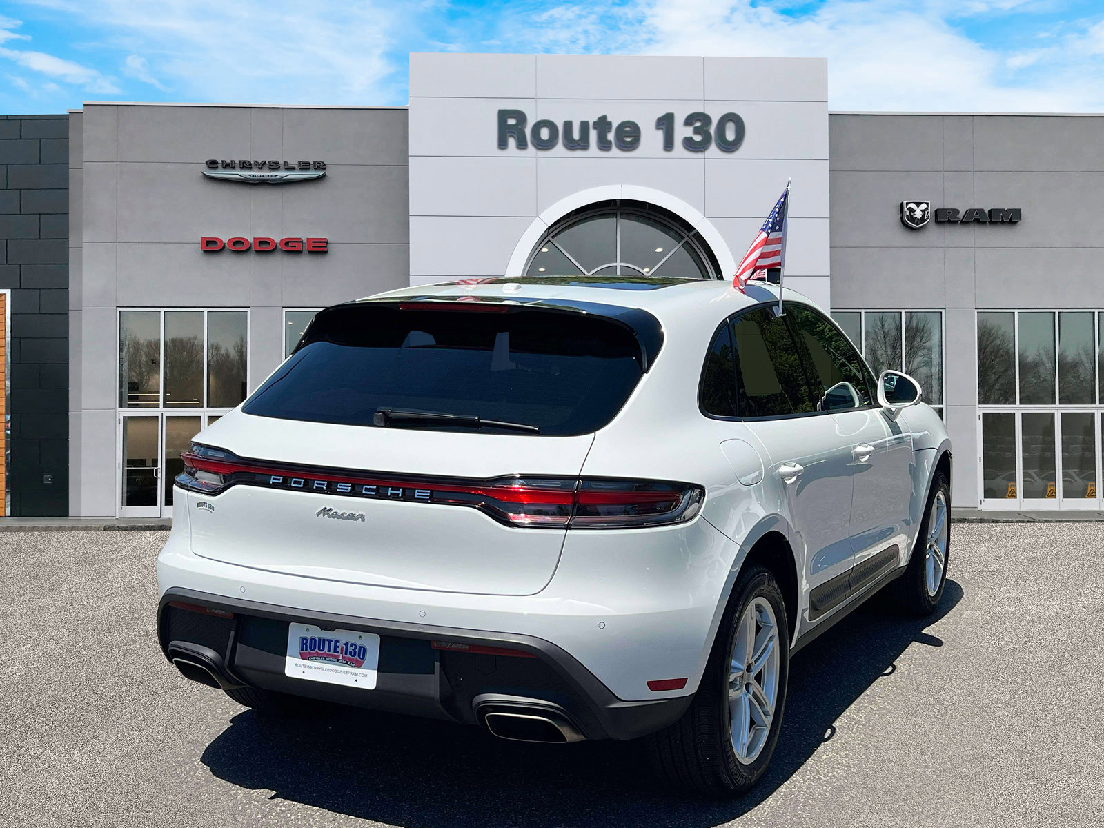Used 2024 Porsche Macan AWD/4WD image 4