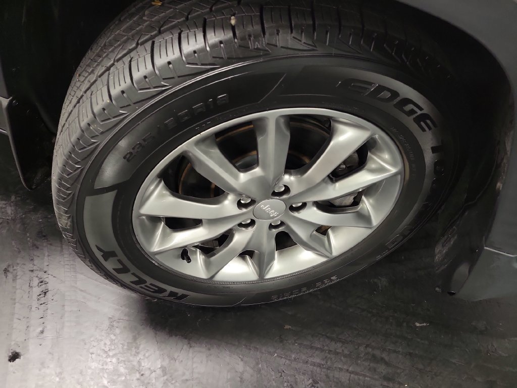 Used 2018 Jeep Cherokee Limited AWD/4WD image 11