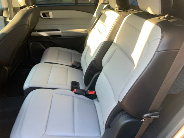 Used 2021 Ford Explorer XLT w/ Equipment Group 202A AWD/4WD image 22
