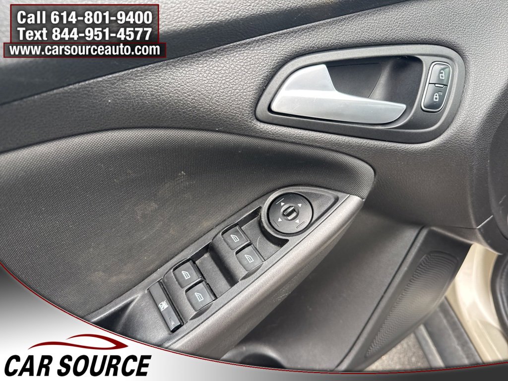 Used 2017 Ford Focus SEL w/ Cold Weather Package image 18