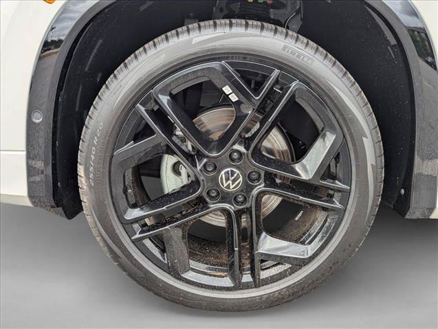 New 2026 Volkswagen Tiguan SE R-Line FWD image 9