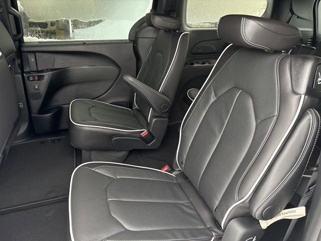 New 2026 Chrysler Pacifica Limited w/ S Appearance Package AWD/4WD image 17