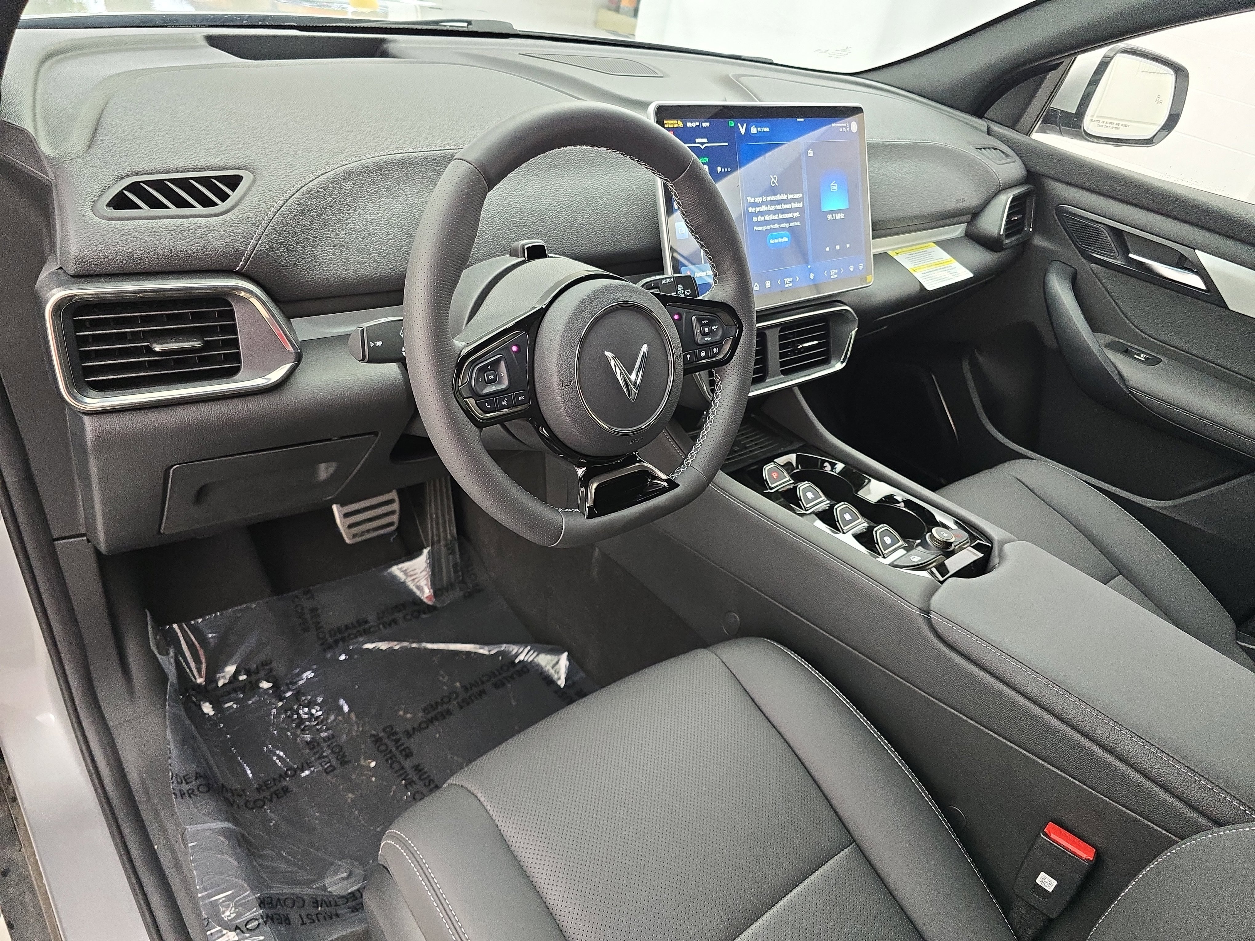 New 2025 VinFast VF 8 Plus image 16