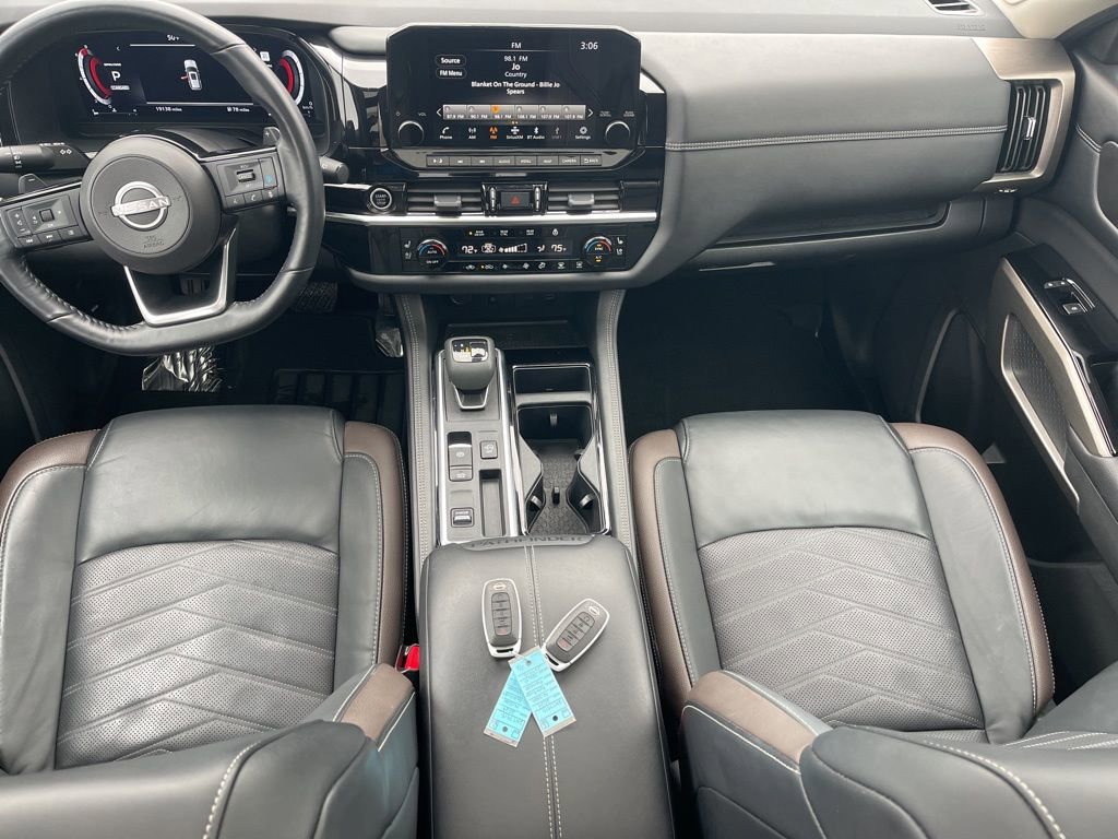 Used 2024 Nissan Pathfinder Platinum w/ Black Appearance Package image 16