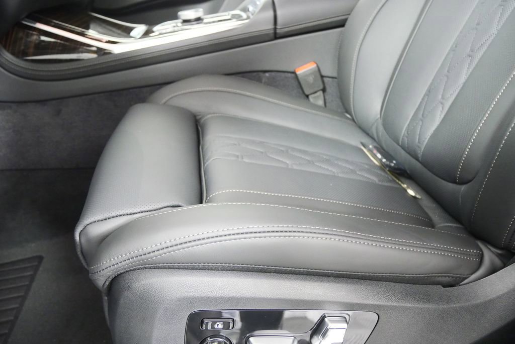 Used 2026 BMW X7 M60i image 10