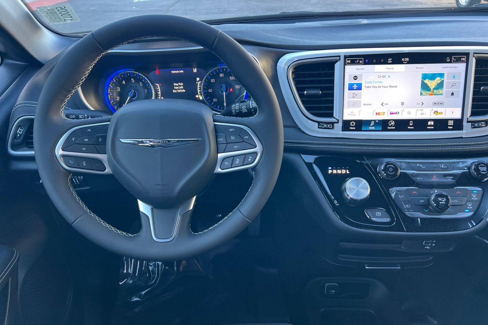 New 2026 Chrysler Pacifica Select AWD/4WD image 10