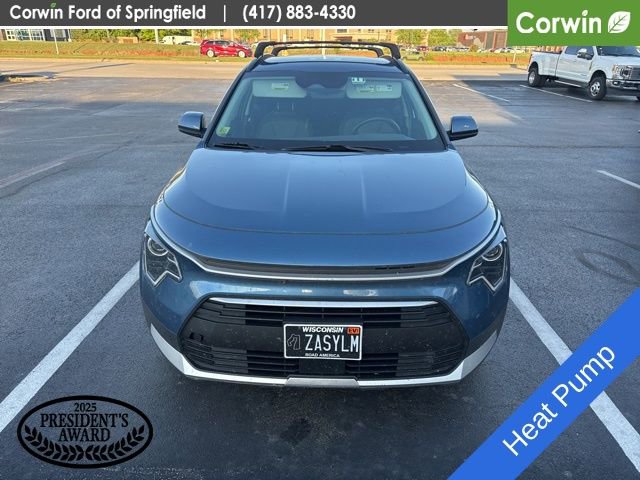 Used 2023 Kia Niro EX w/ EX Cold Weather Package FWD image 2