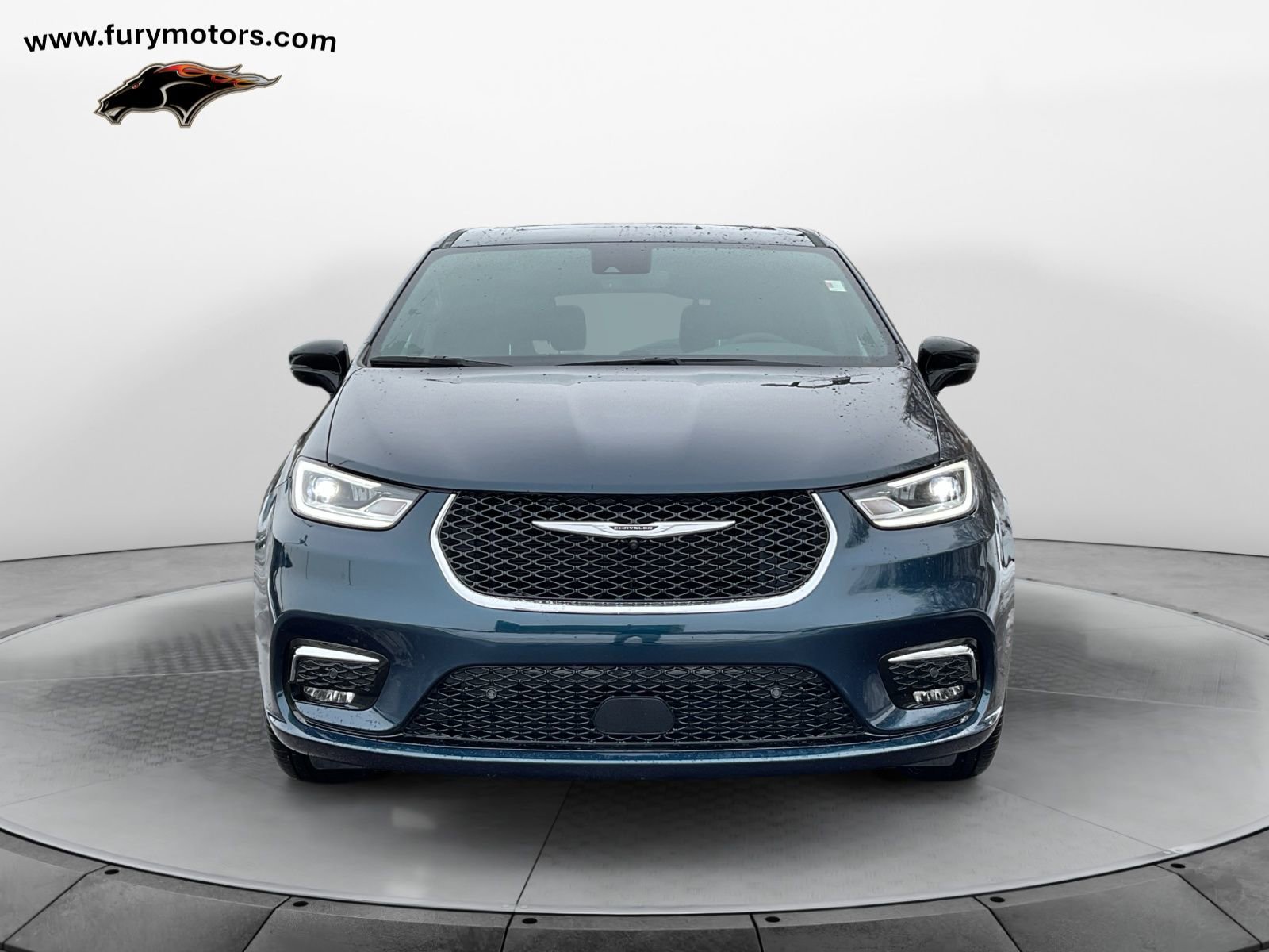 Used 2025 Chrysler Pacifica Select image 8