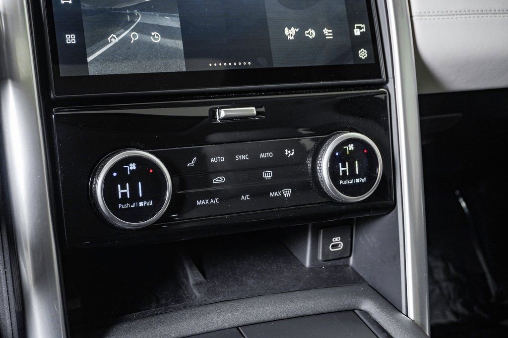 Used 2025 Land Rover Discovery S image 25