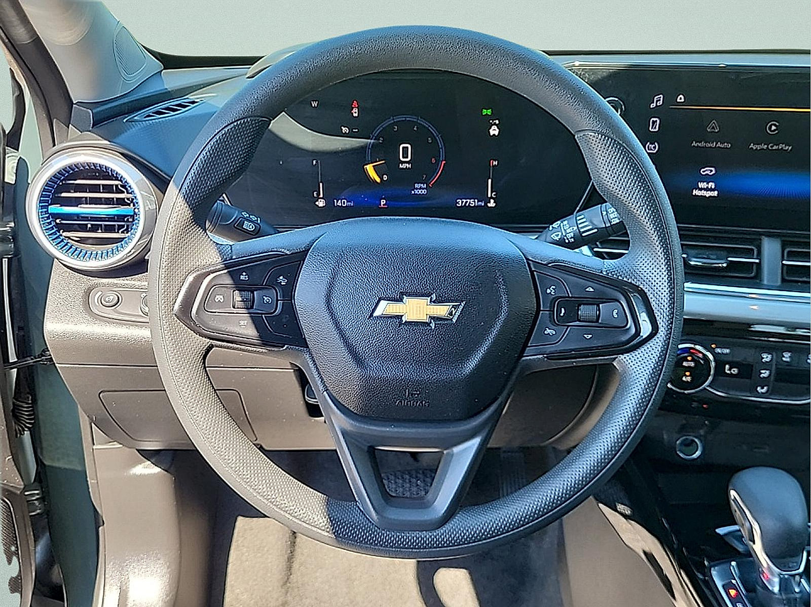 Used 2025 Chevrolet Trax LT FWD image 16