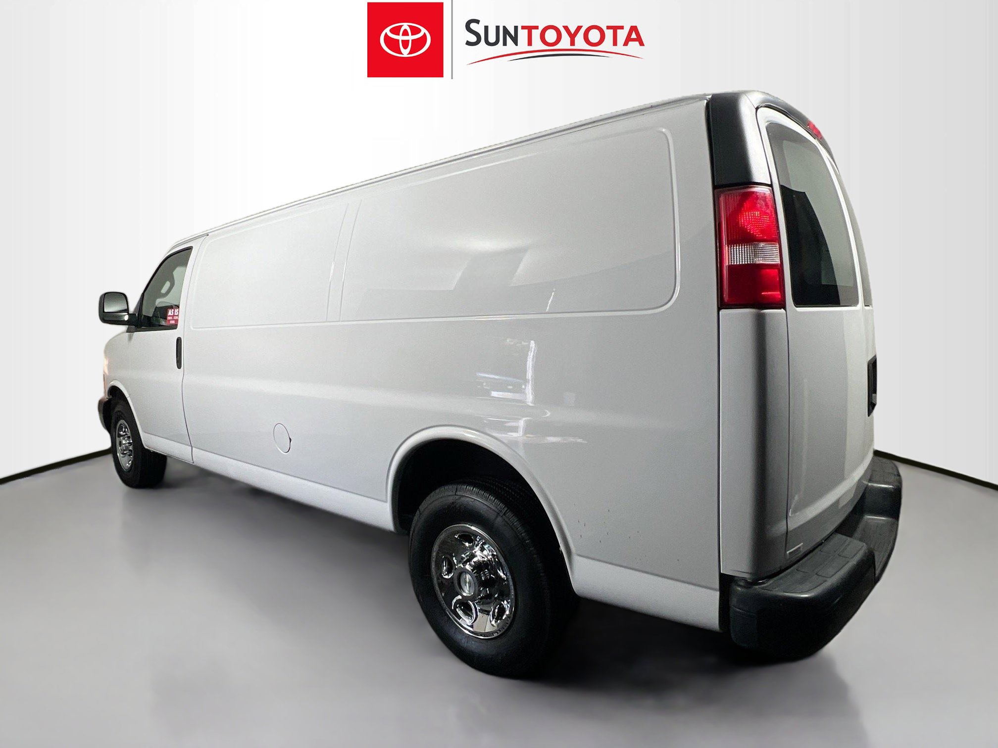 Used 2021 Chevrolet Express 2500 Extended w/ Communications Package image 6