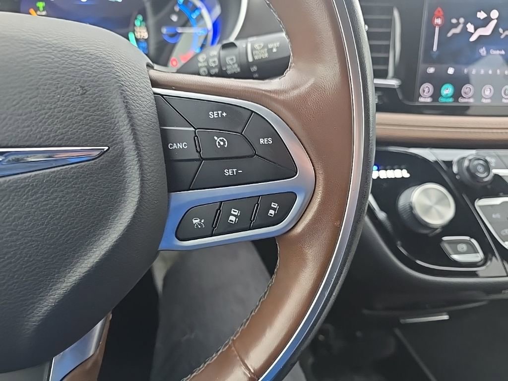 Used 2020 Chrysler Pacifica Limited w/ Advanced Safetytec Group FWD image 13