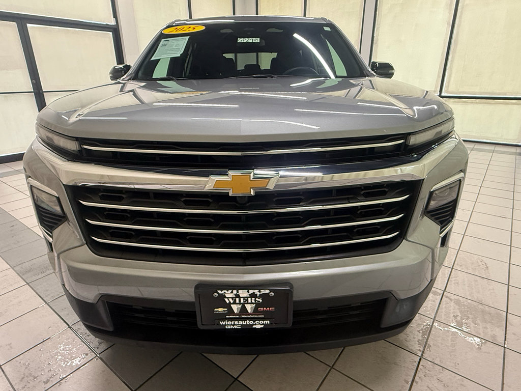 Certified 2025 Chevrolet Traverse LT w/ Sun and Wheel Package image 11
