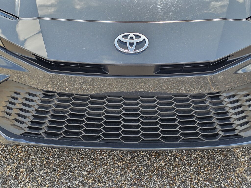 Used 2025 Toyota Camry SE w/ Convenience Package FWD image 3