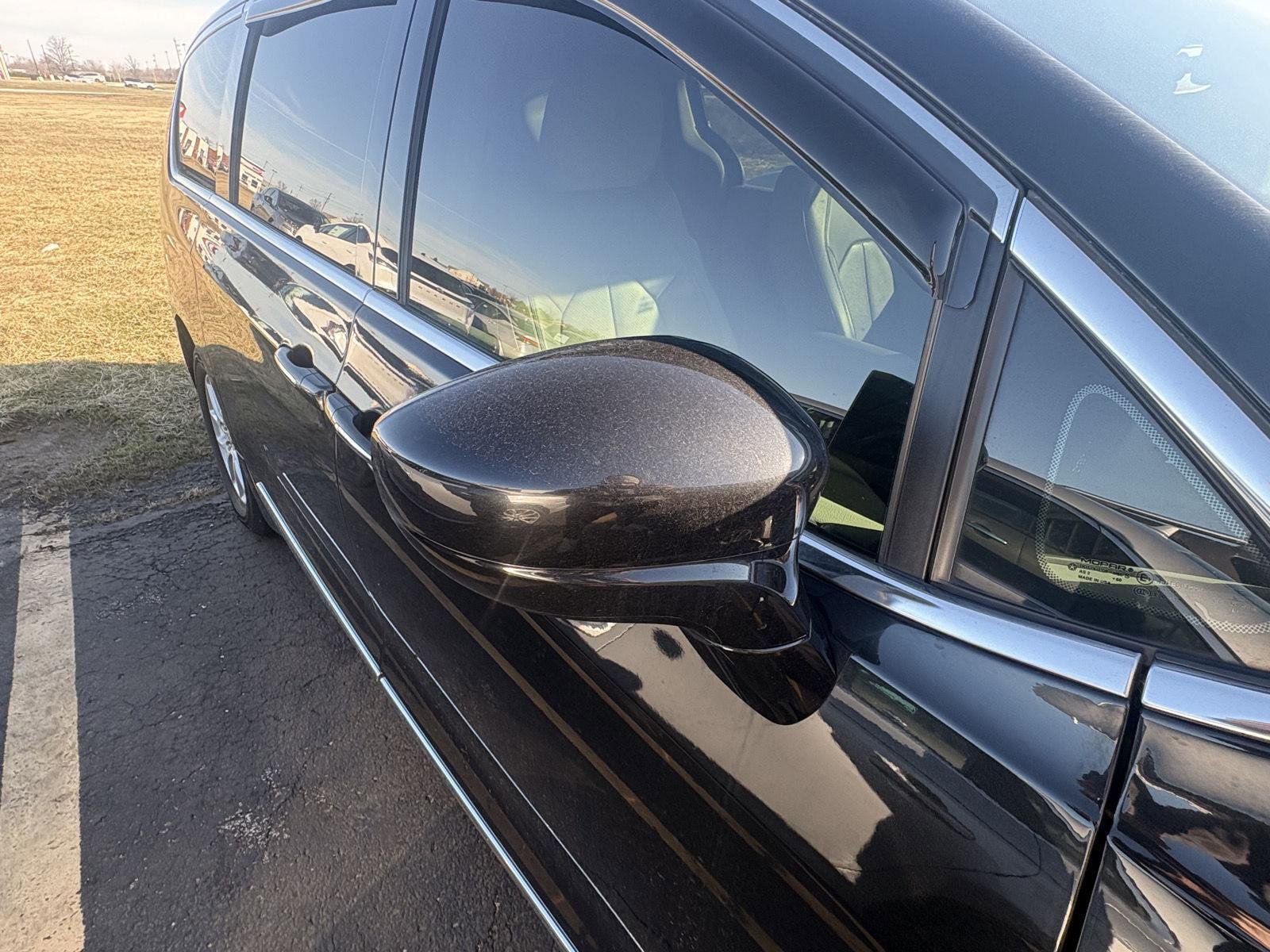 Used 2020 Chrysler Pacifica Touring-L image 5